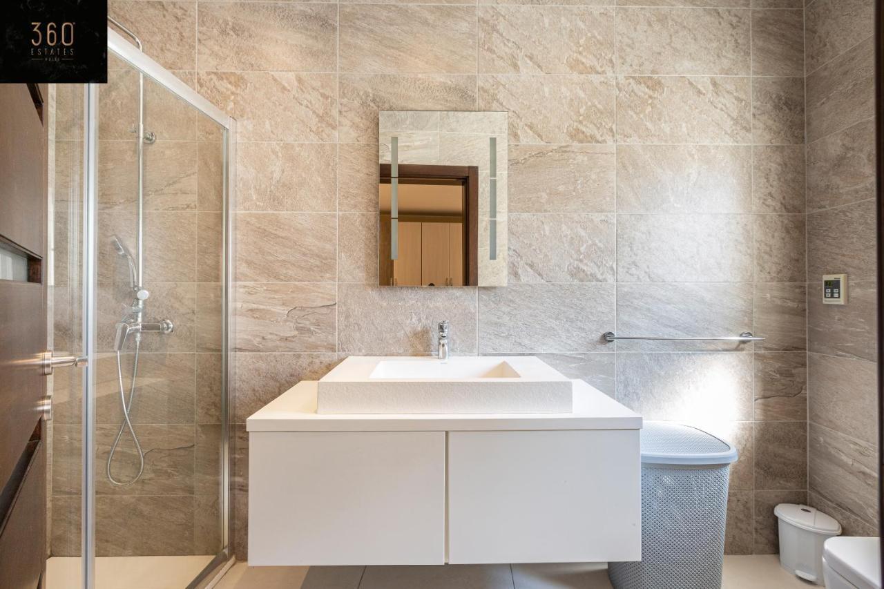 Seafront, Designer With Private Terrace & Wifi By 360 Estates Apartament *