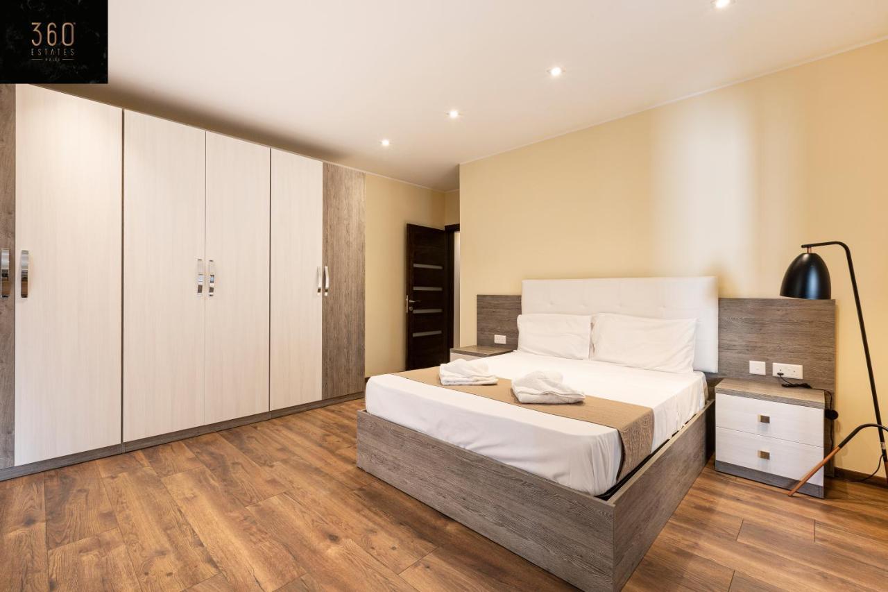 Apartament Seafront, Designer With Private Terrace & Wifi By 360 Estates