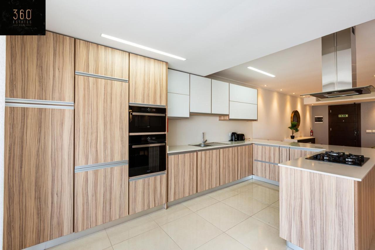 Seafront, Designer With Private Terrace & Wifi By 360 Estates Apartament