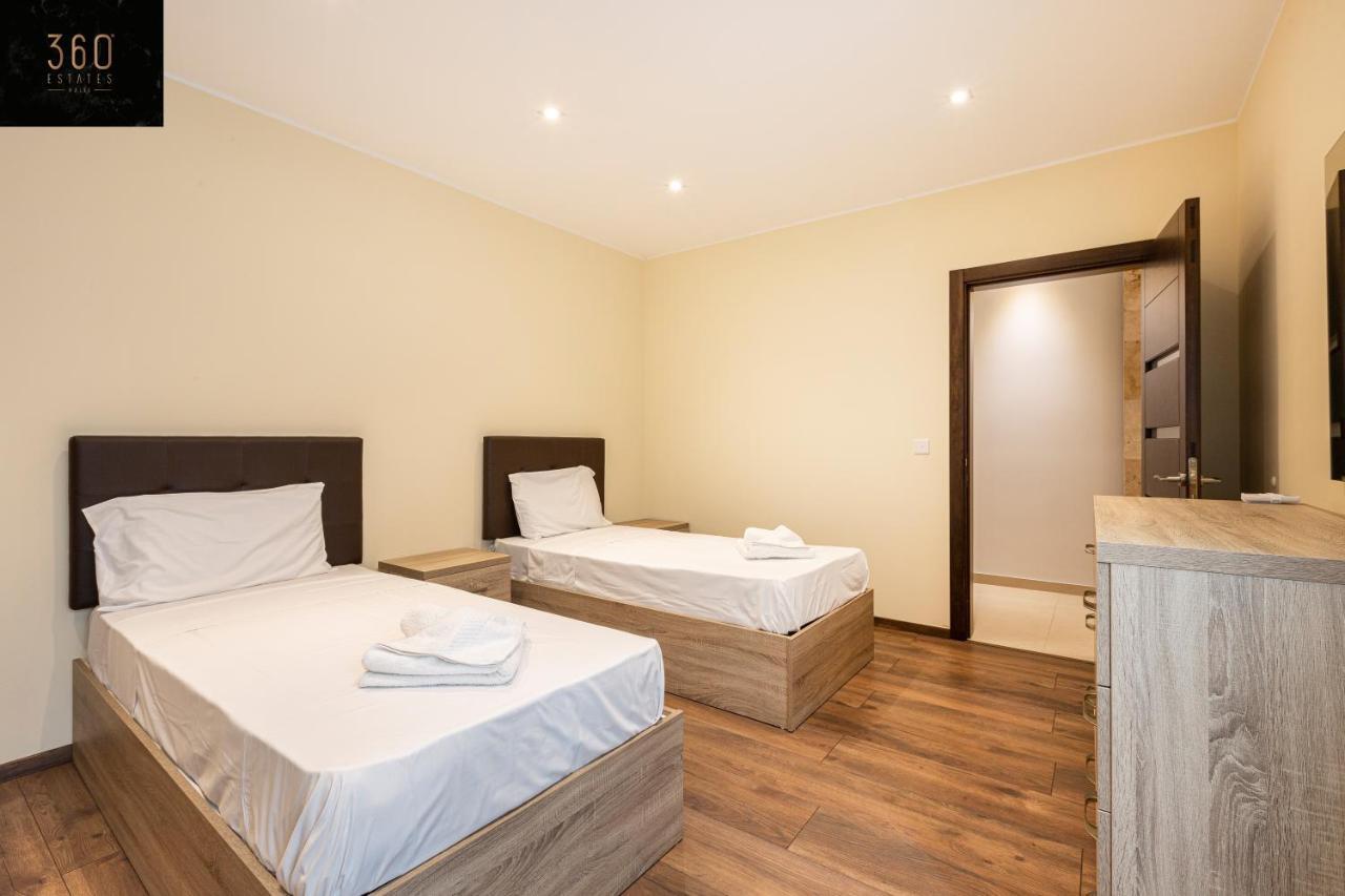 Seafront, Designer With Private Terrace & Wifi By 360 Estates *